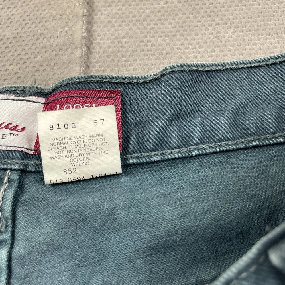Levis tagged size